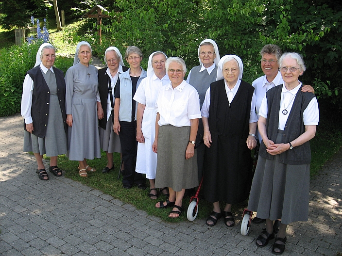 sisters from switzerland1